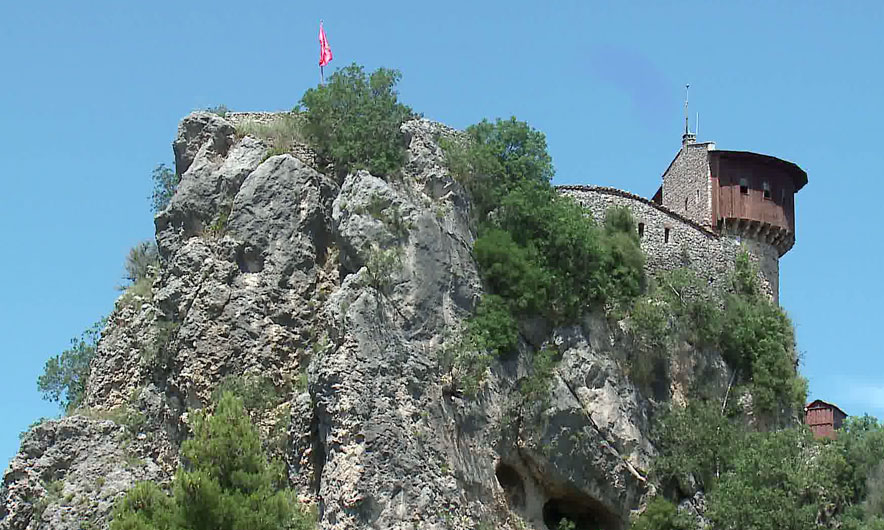 Petrela Castle